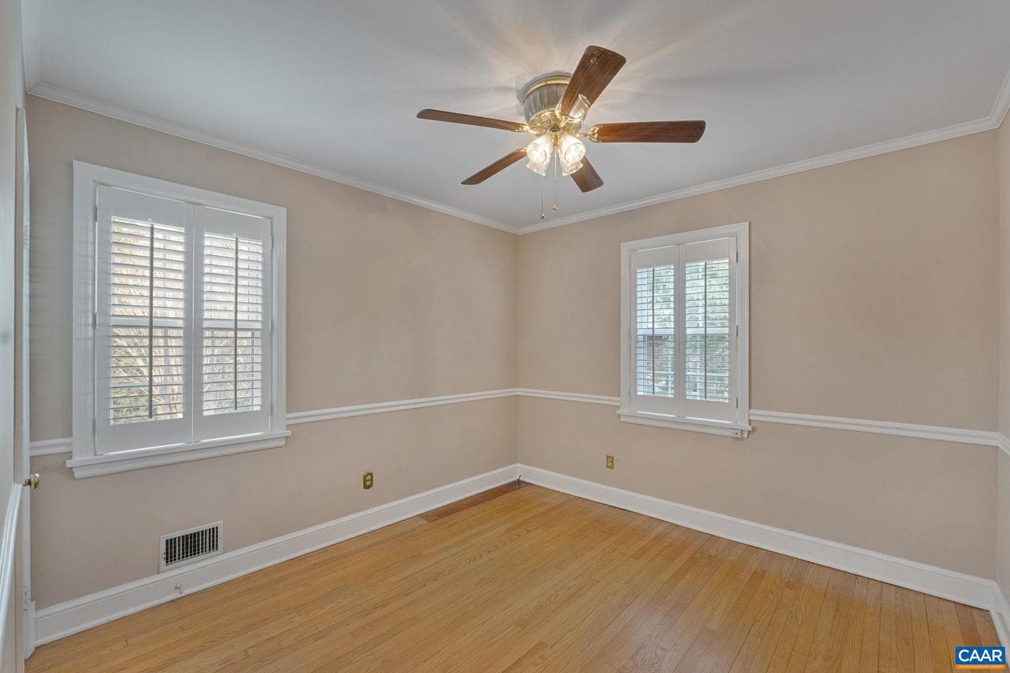 221 Lee Ave photo 12