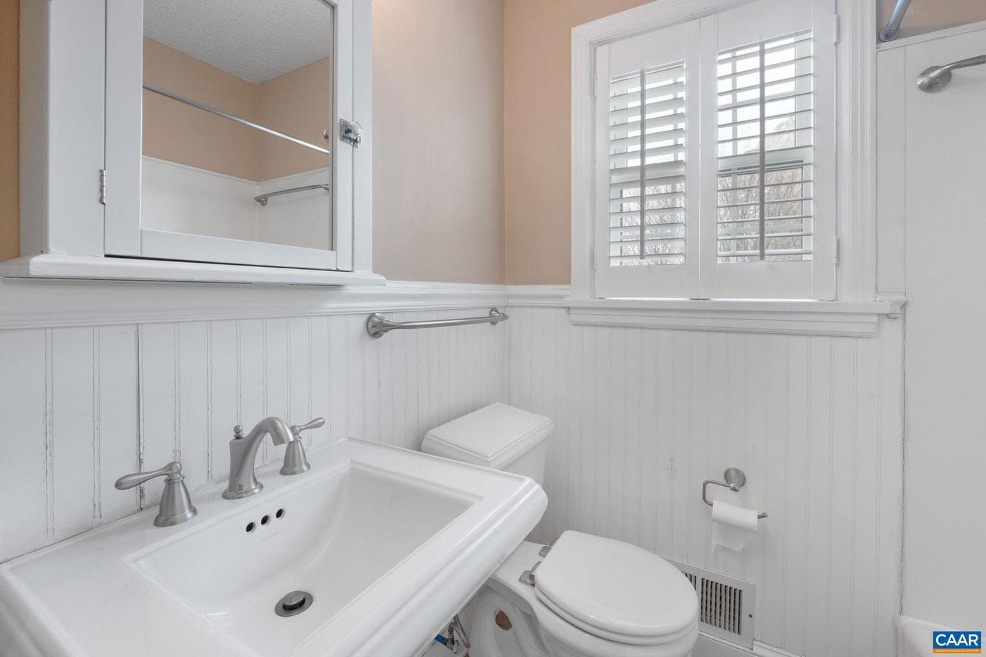 221 Lee Ave photo 13