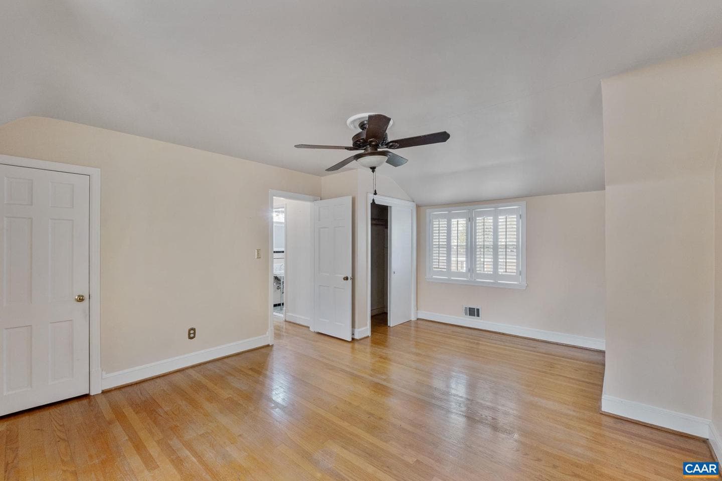 221 Lee Ave photo 14