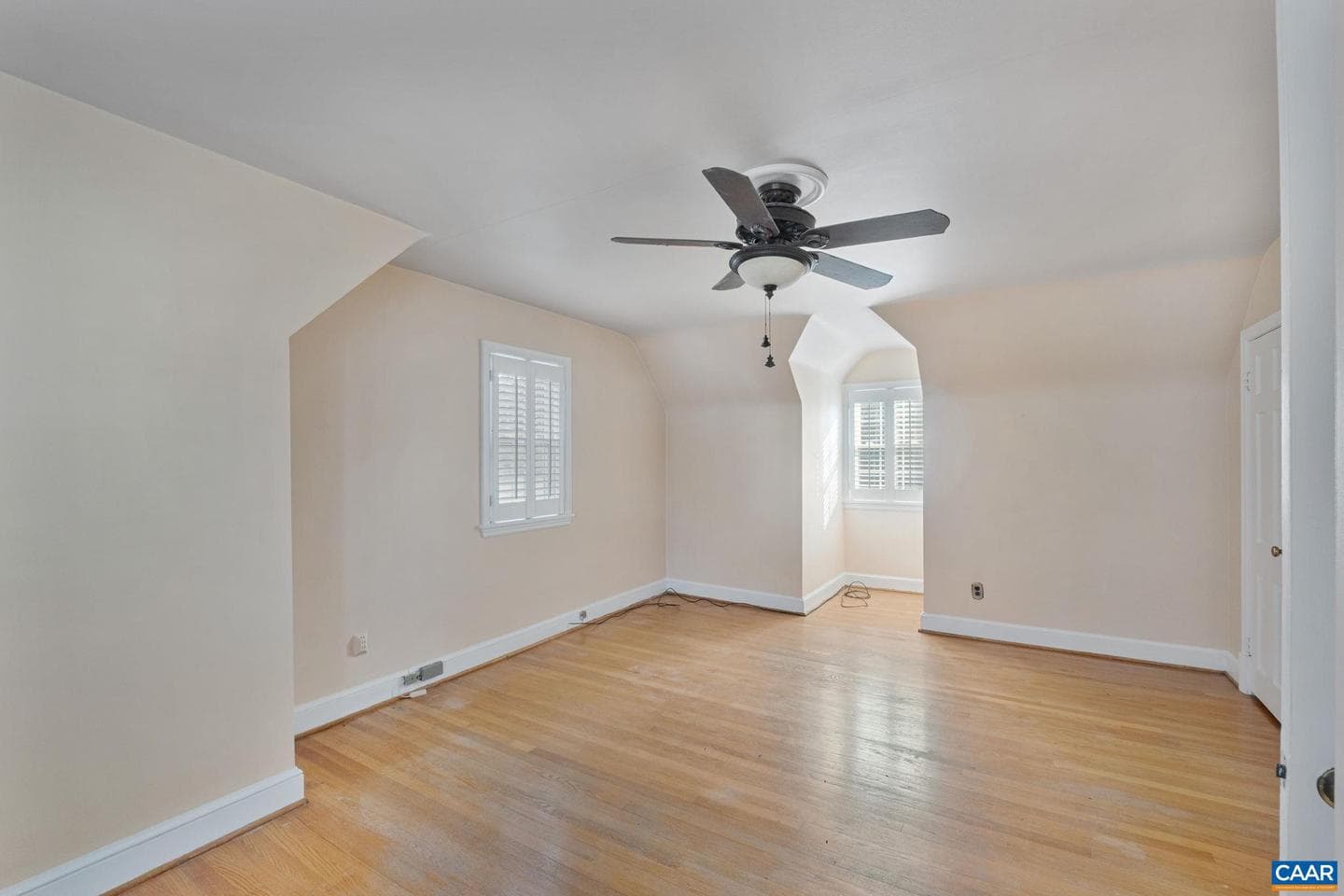 221 Lee Ave photo 15