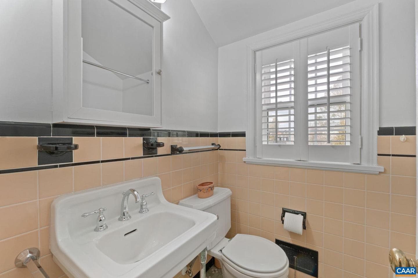 221 Lee Ave photo 16