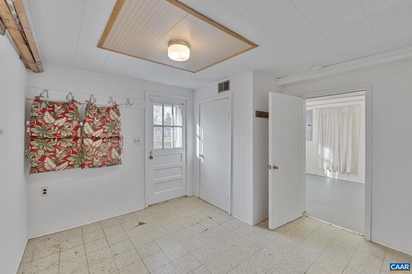 221 Lee Ave photo 20