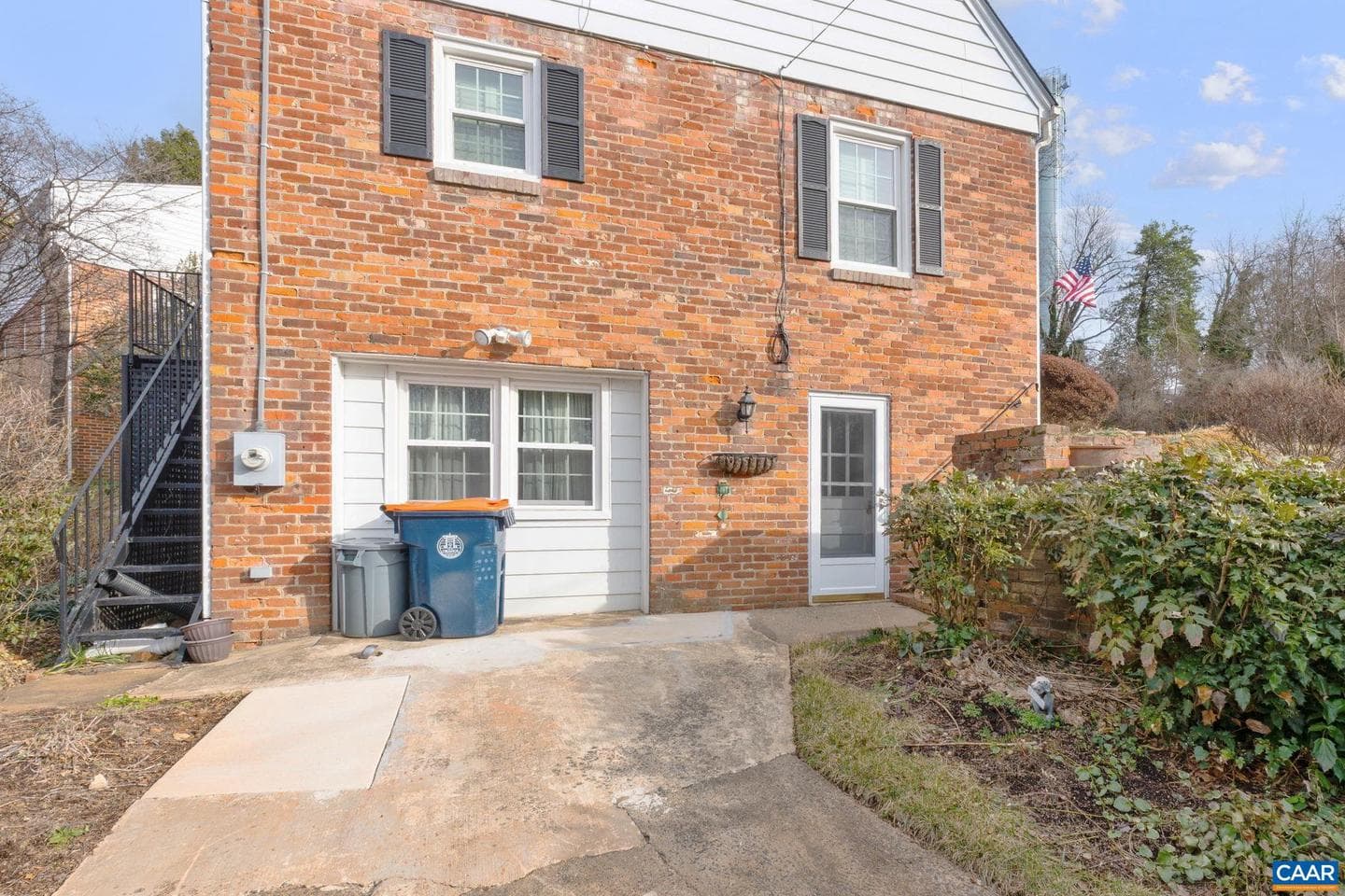 221 Lee Ave photo 22