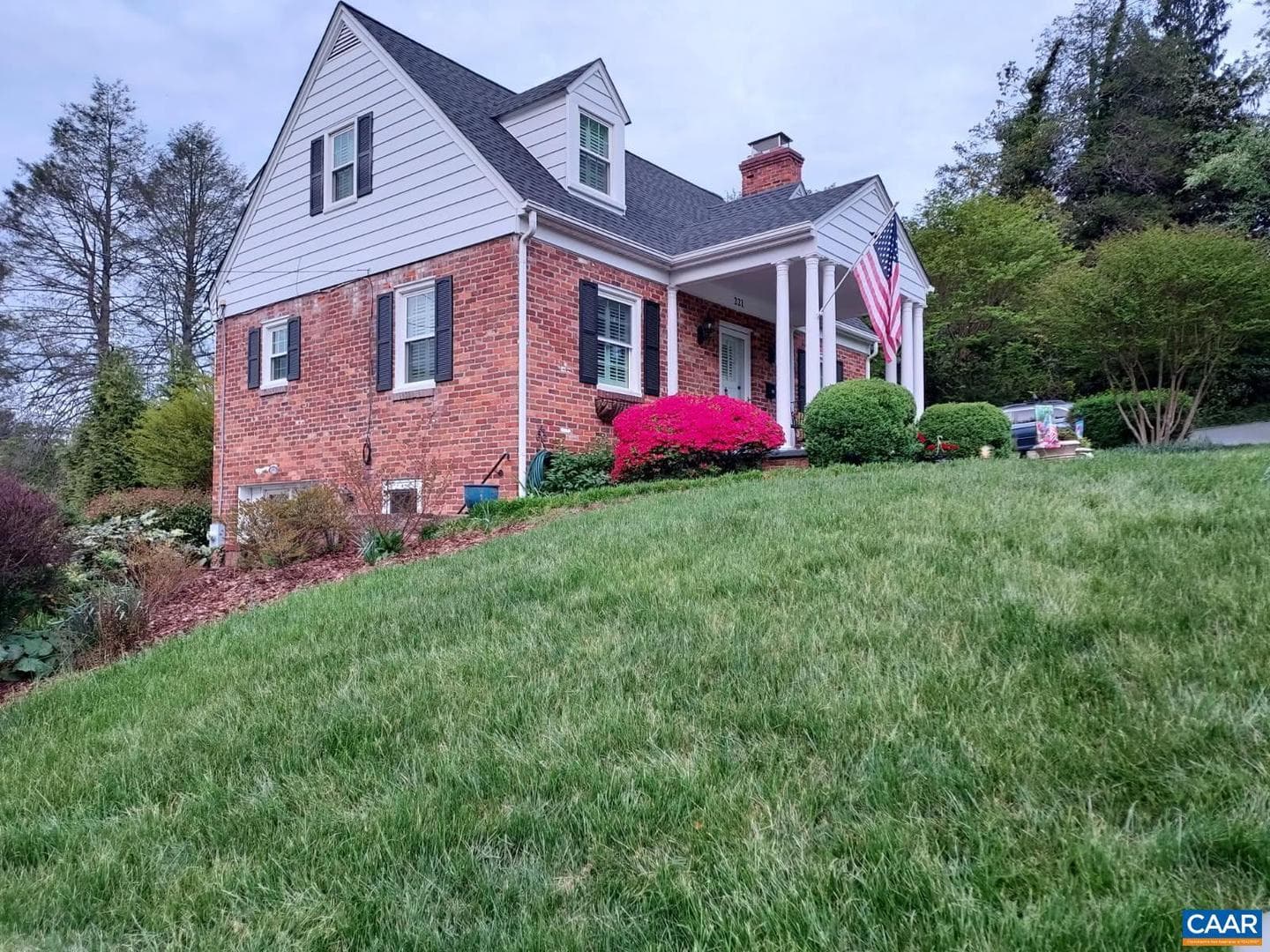221 Lee Ave photo 26