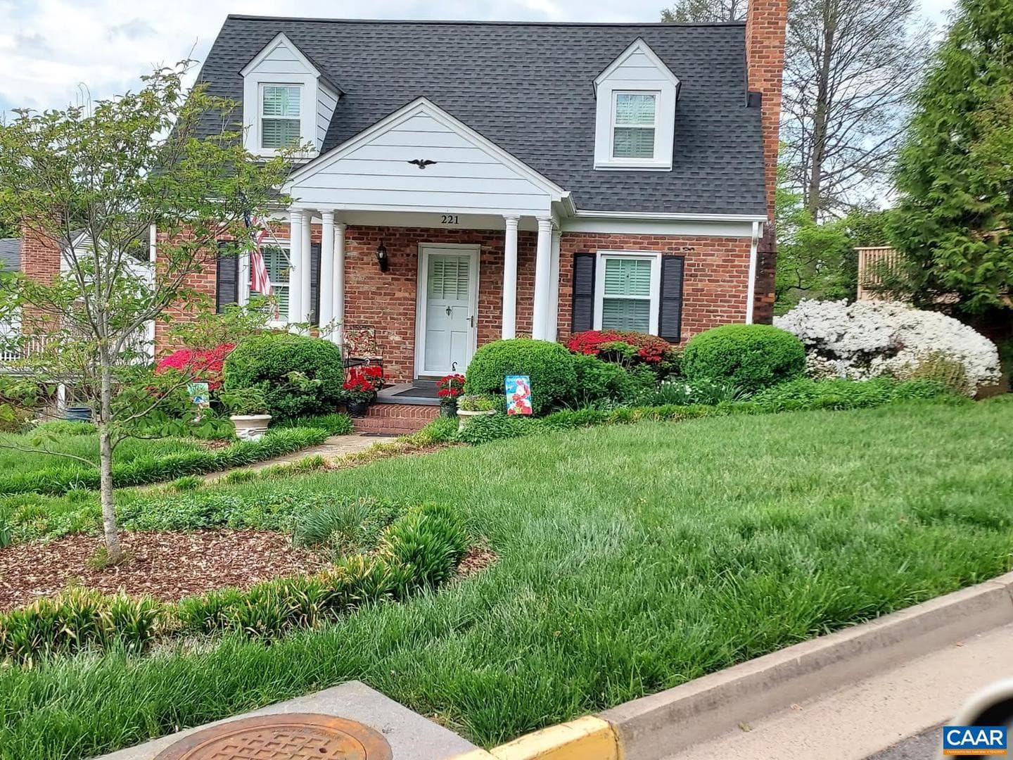 221 Lee Ave photo 4