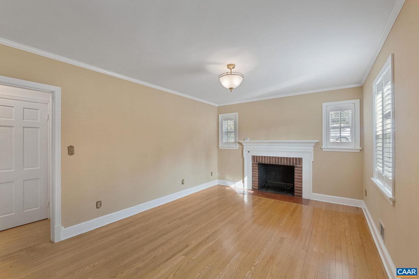 221 Lee Ave photo 5