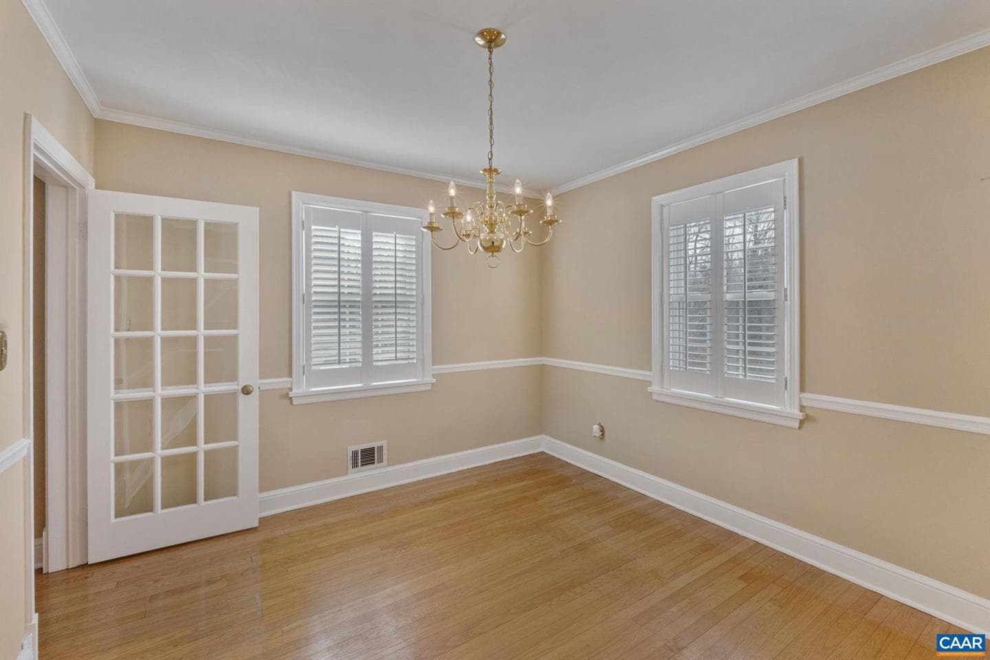 221 Lee Ave photo 8