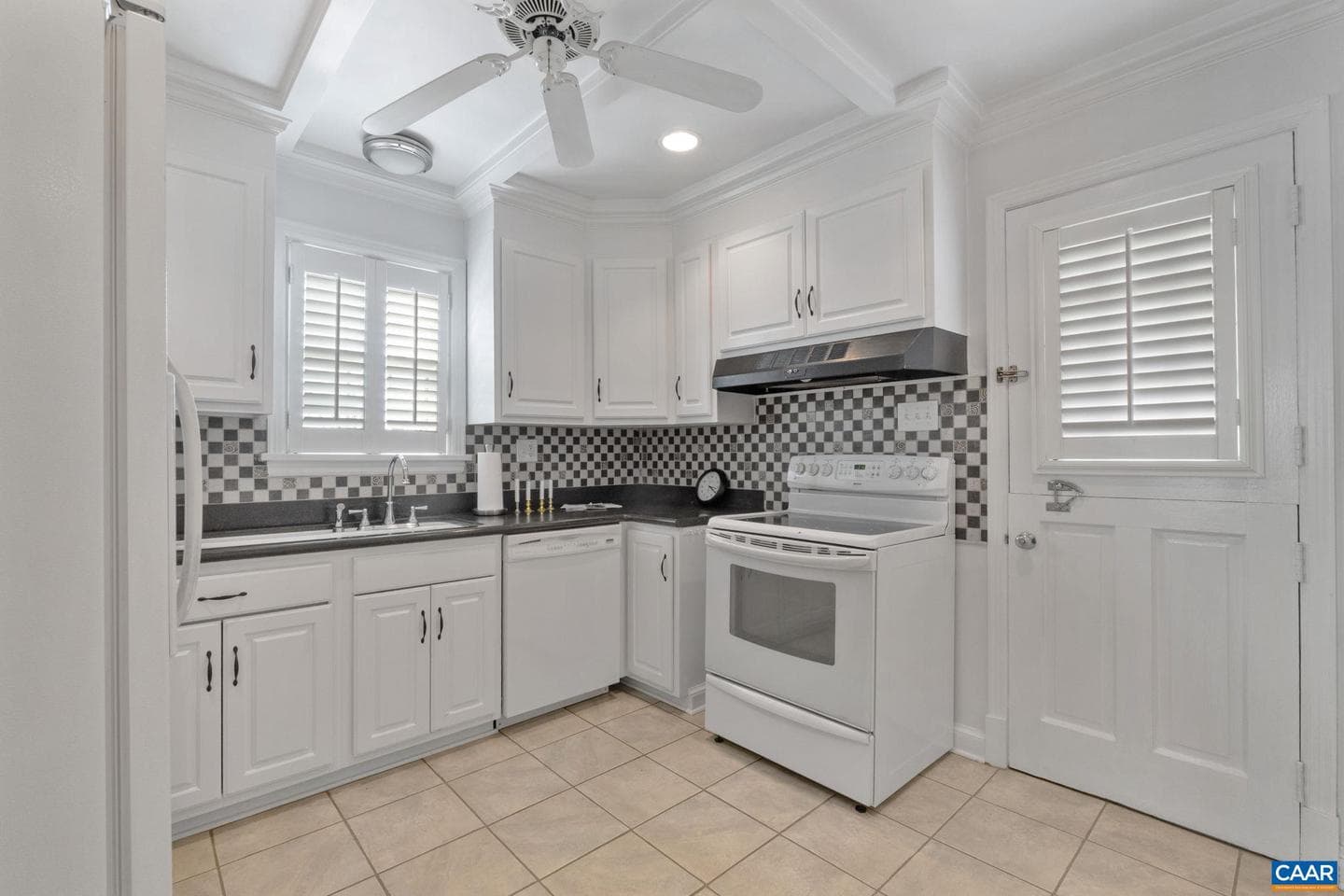 221 Lee Ave photo 9
