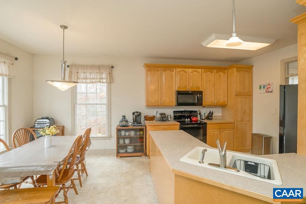 665 Fox Hollow Ln photo 11