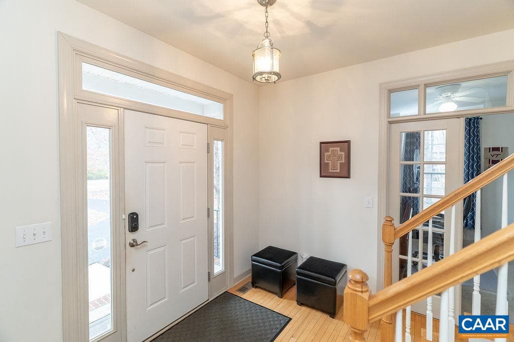 665 Fox Hollow Ln photo 3