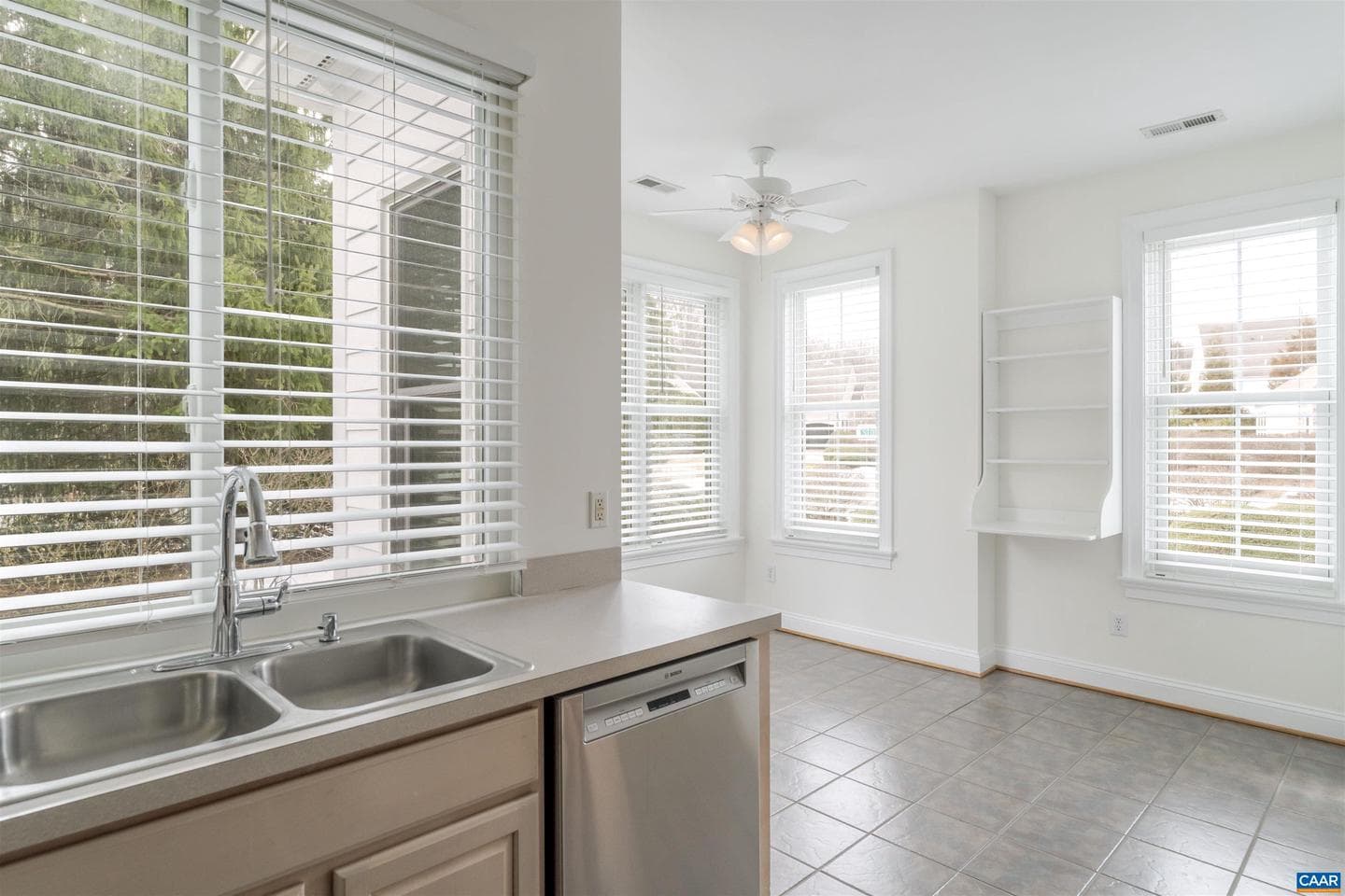 1202 Stonegate Way photo 15