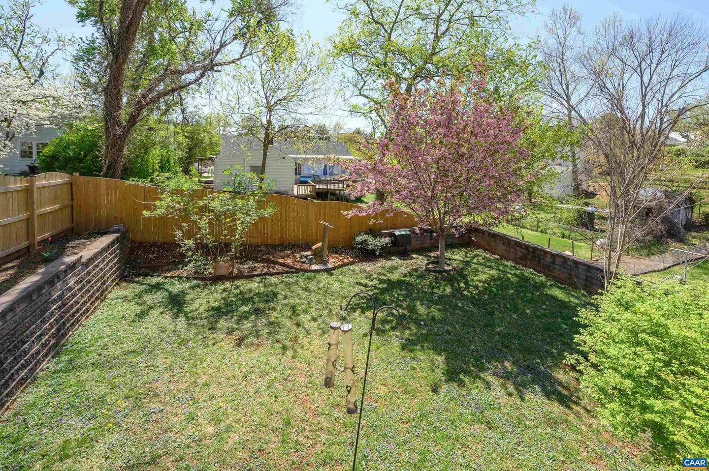 908 Elliott Ave photo 33