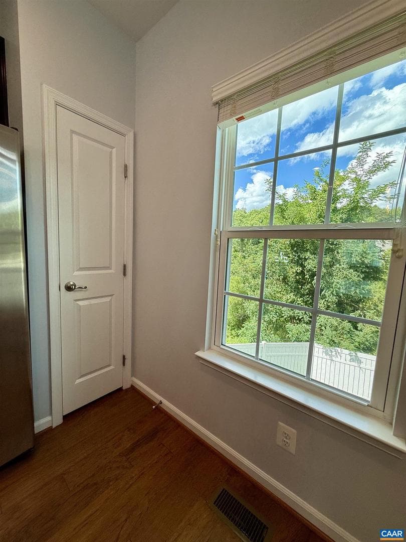 2176 Whispering Hollow Ln photo 13