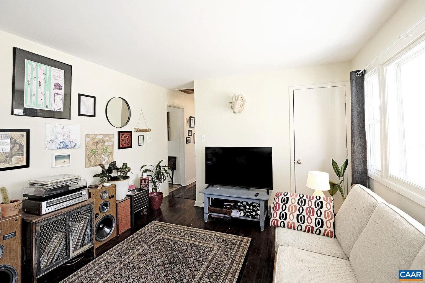 607 Montrose Ave photo 4