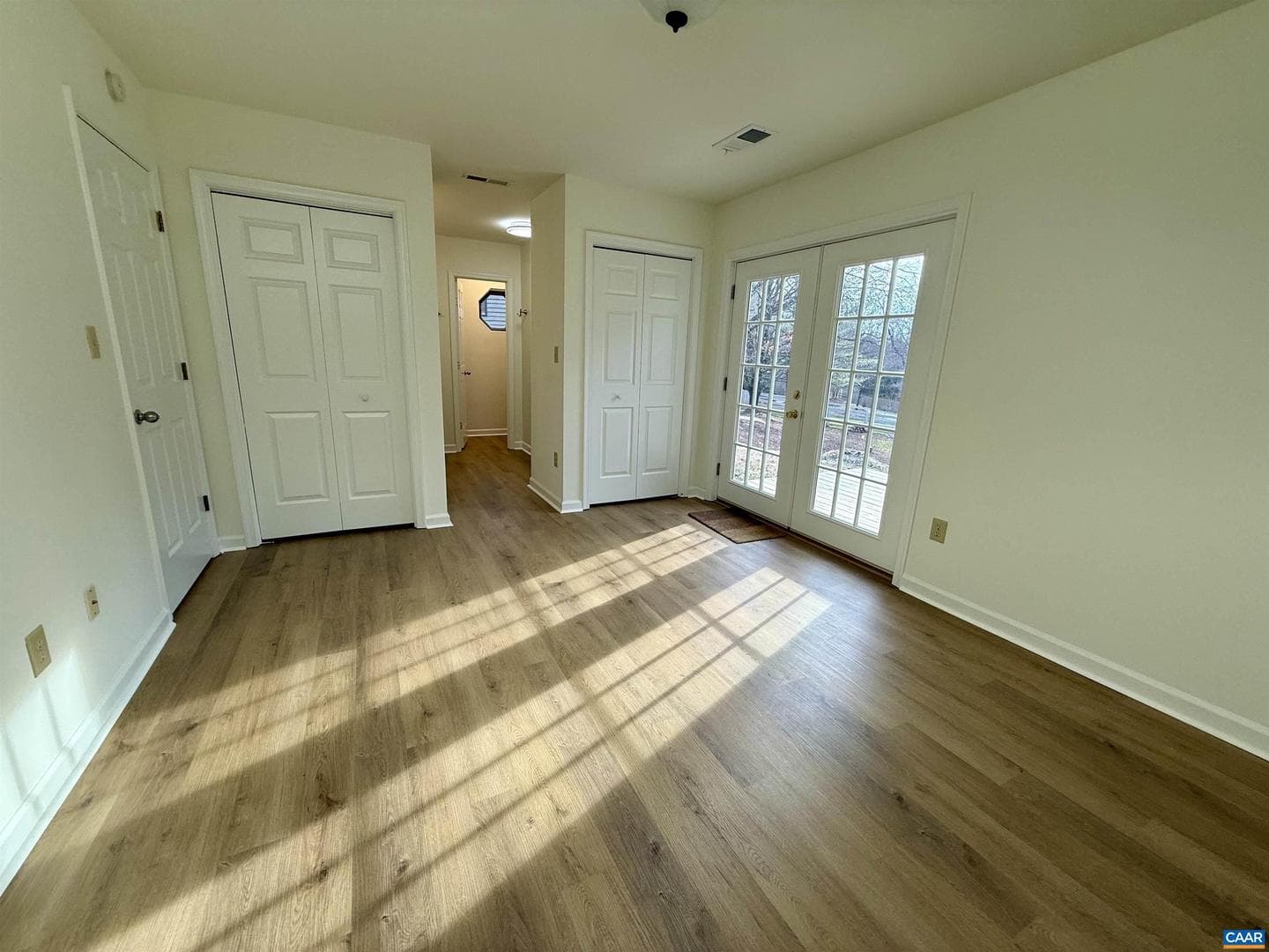 1026 Highlands Dr photo 9