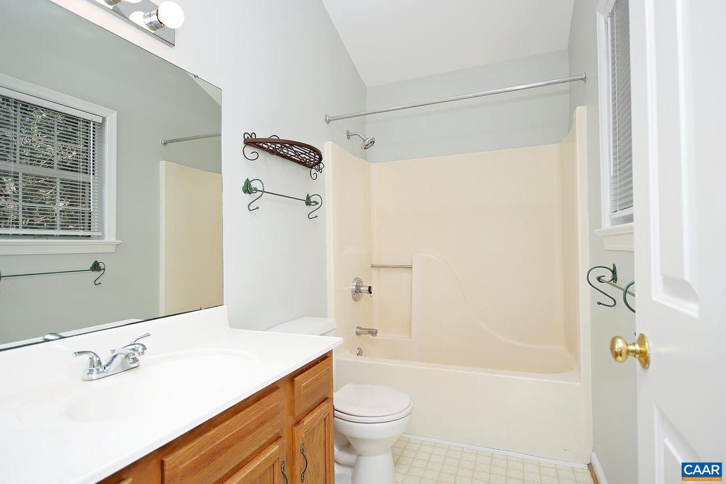972 Grayson Ln photo 13