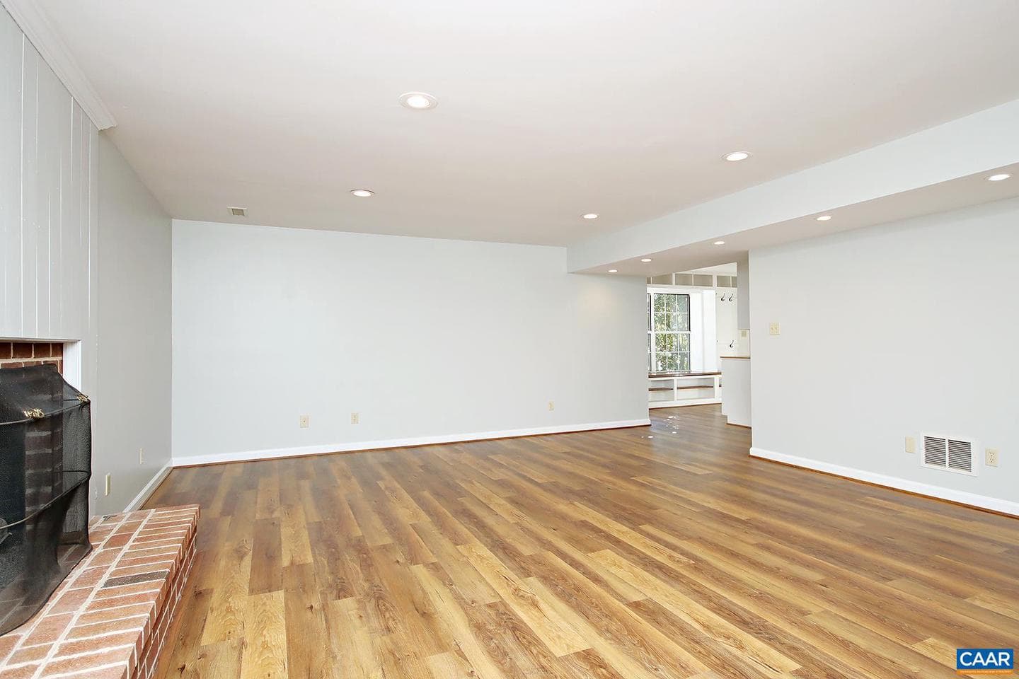 972 Grayson Ln photo 20