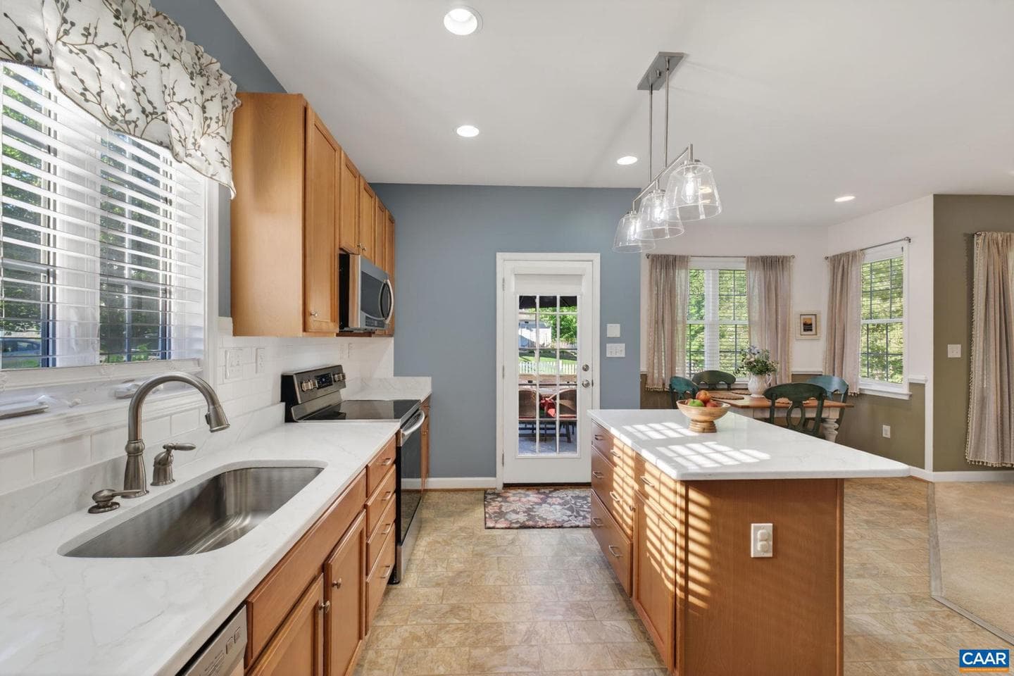 63 Villa Ave photo 12