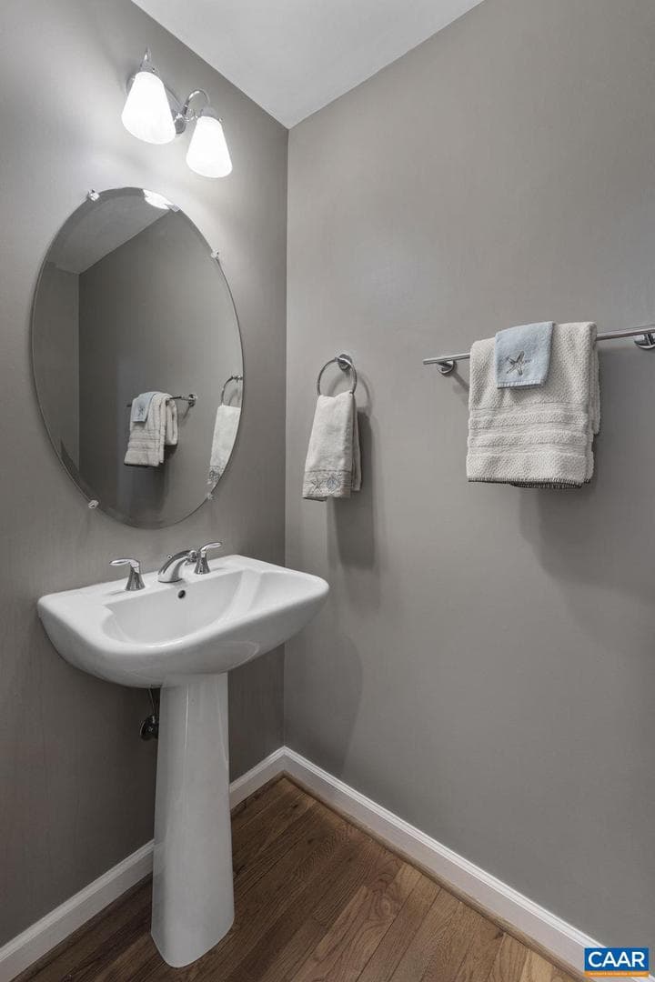63 Villa Ave photo 15