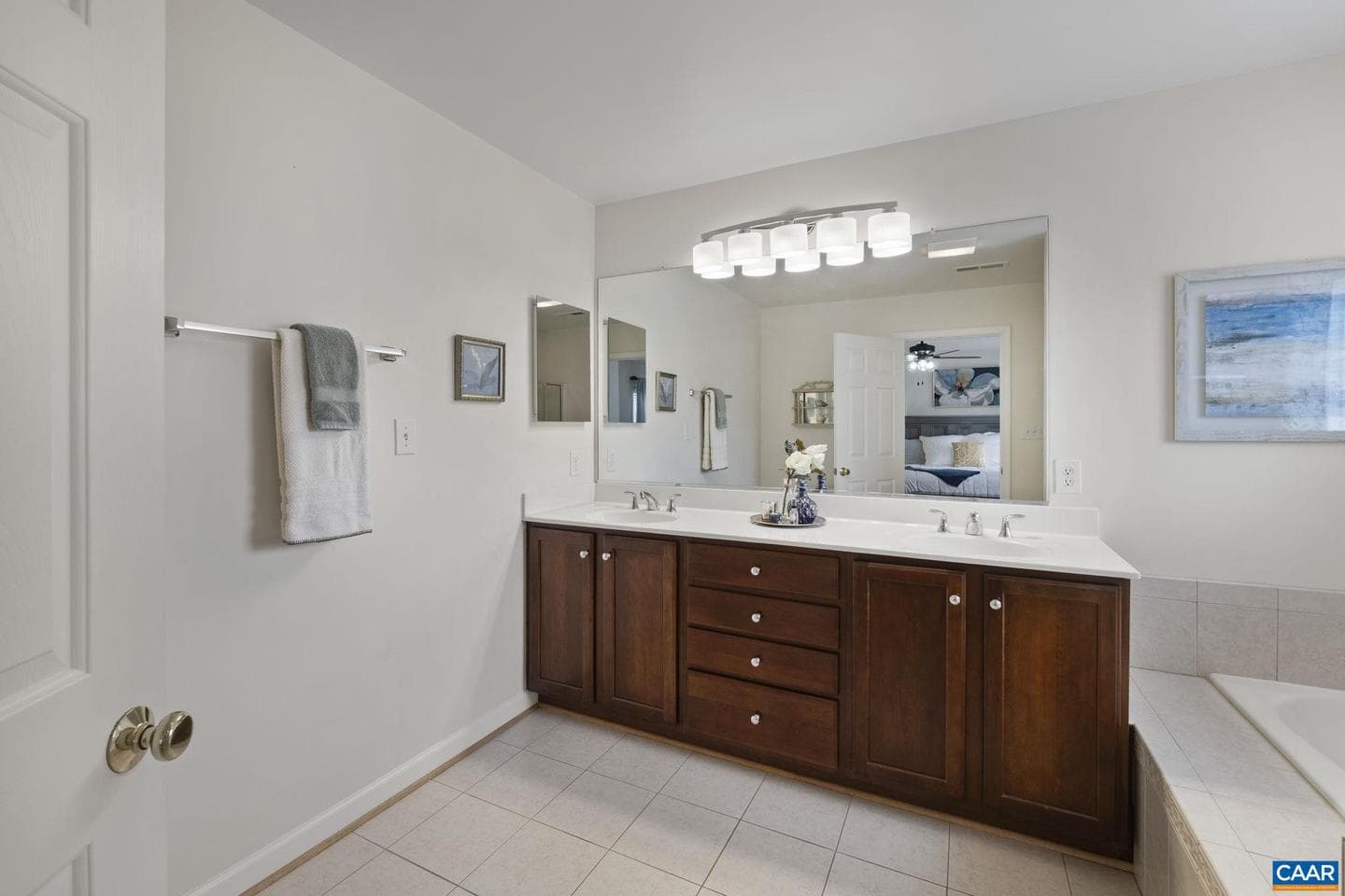 63 Villa Ave photo 17