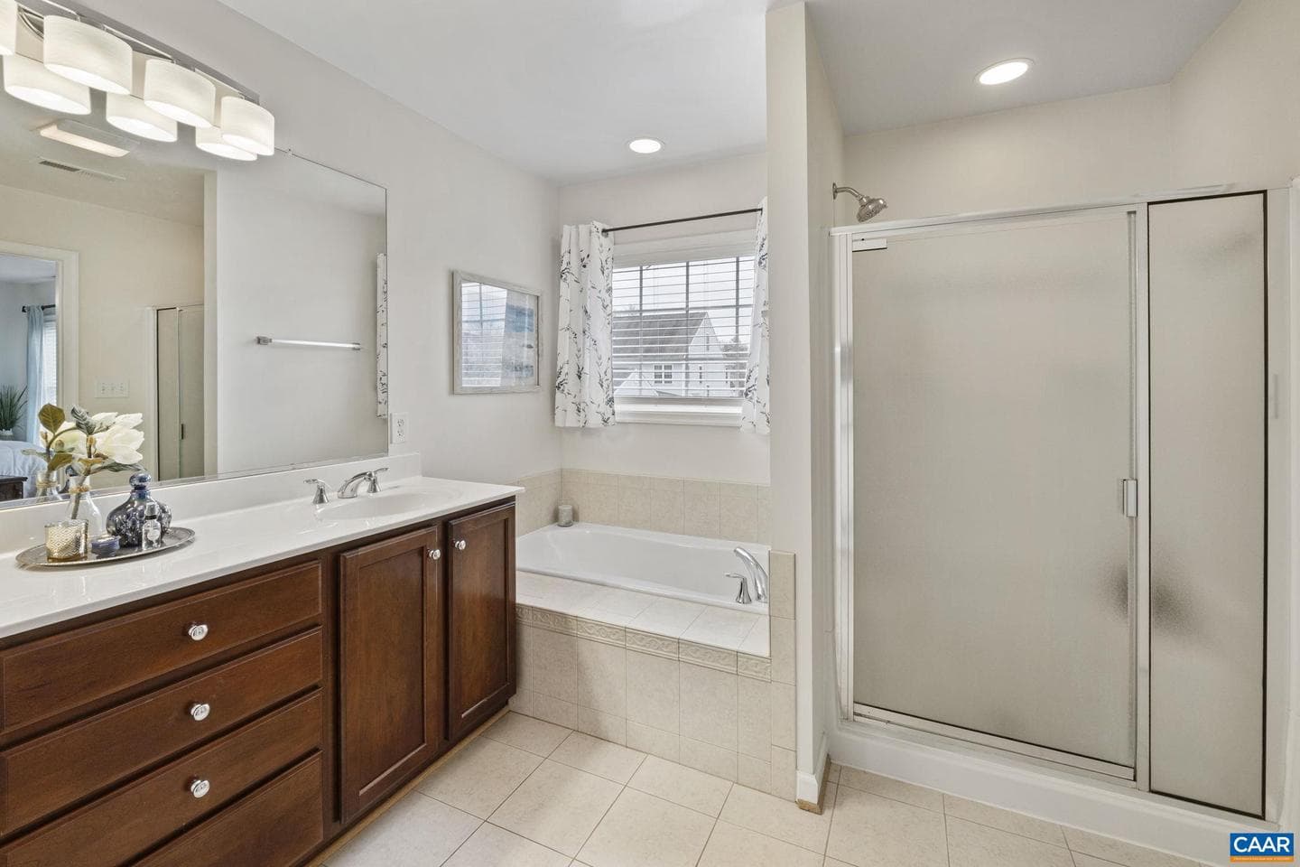 63 Villa Ave photo 18
