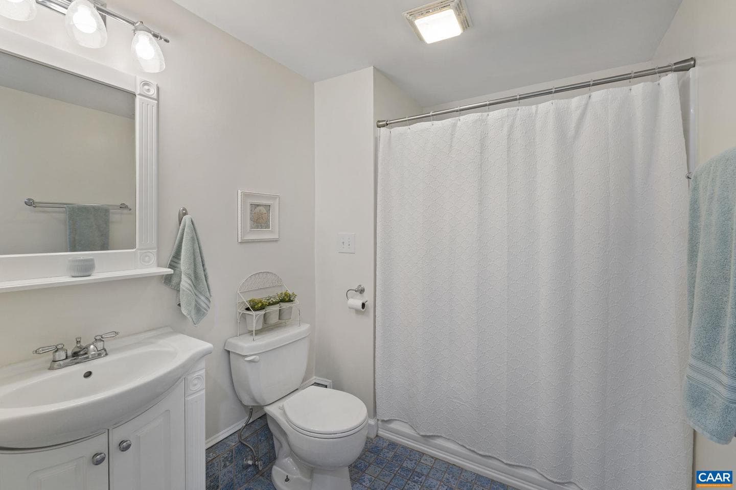 63 Villa Ave photo 27