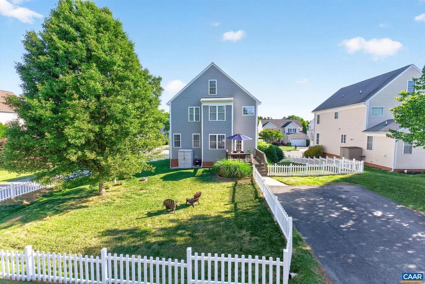 63 Villa Ave photo 32