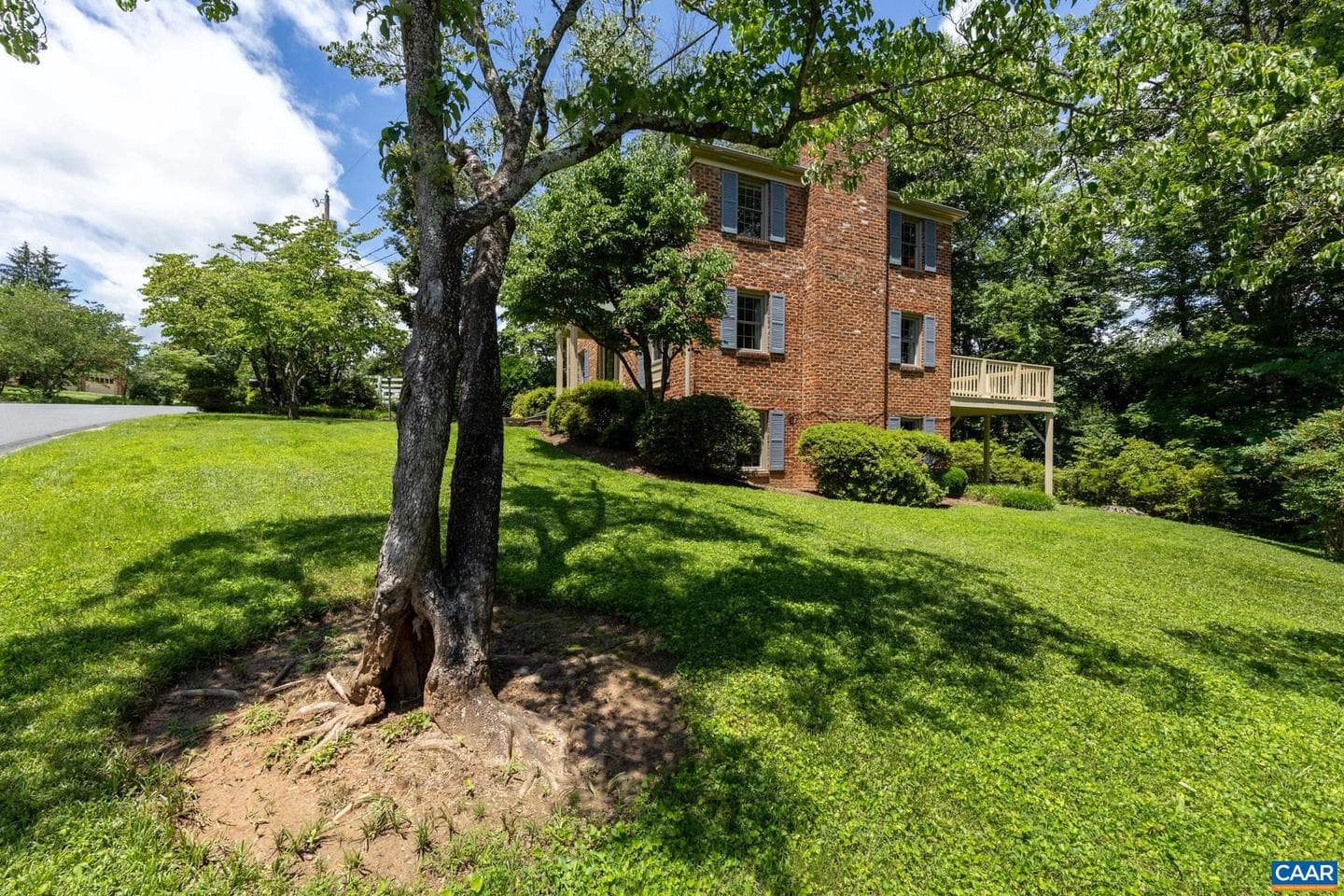 2402 Bennington Rd photo 15