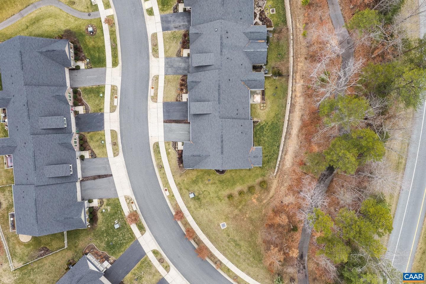 360 Winding Rd photo 40
