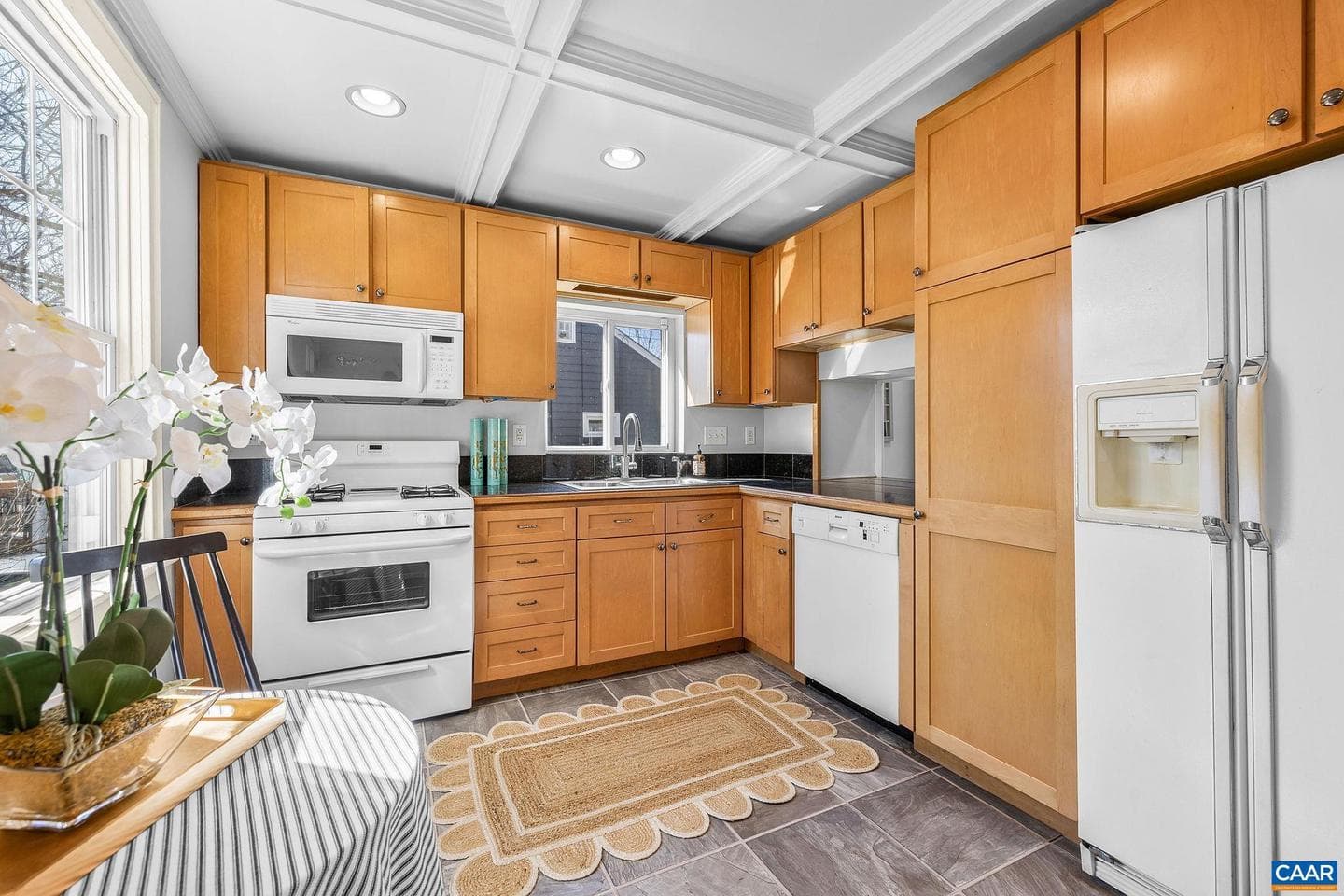 526 Caroline Ave photo 10