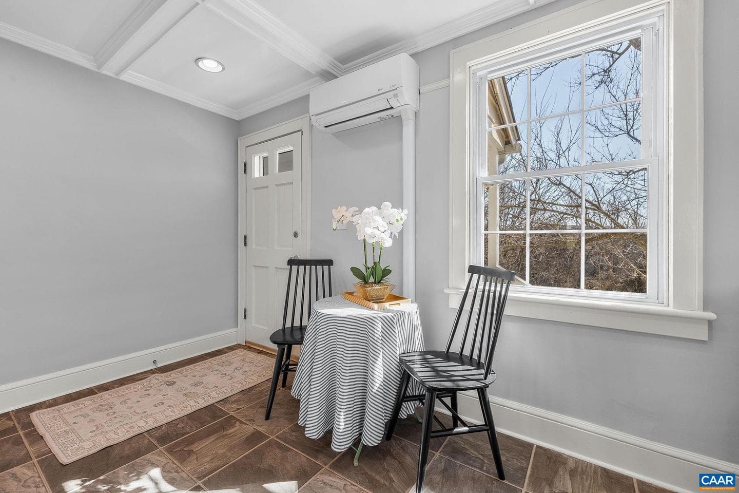 526 Caroline Ave photo 11