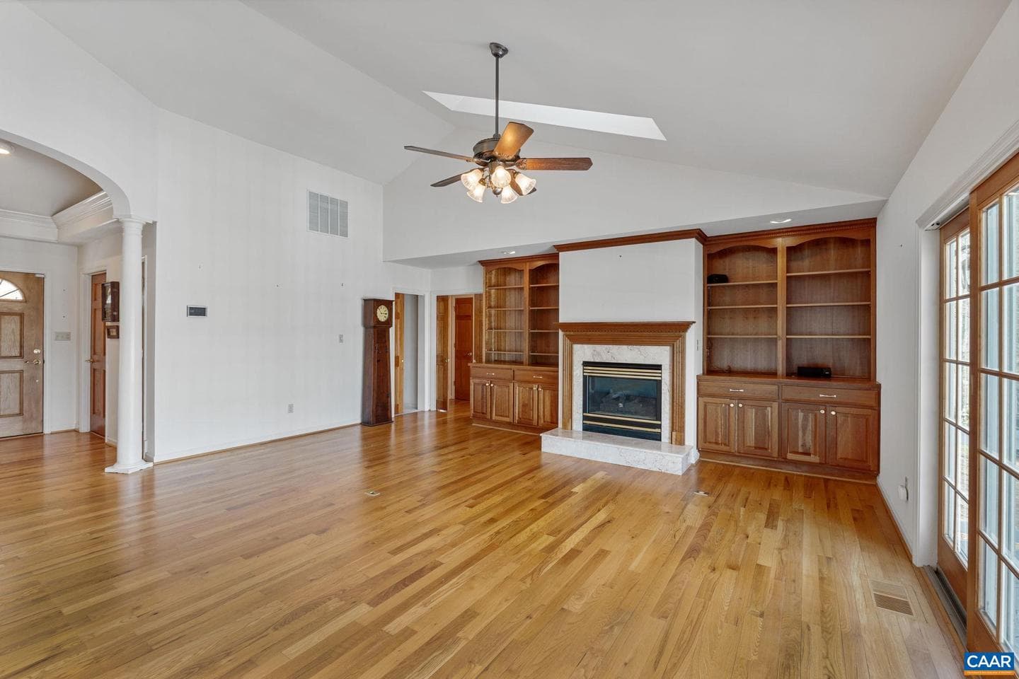 24 Fleetwood Dr photo 9