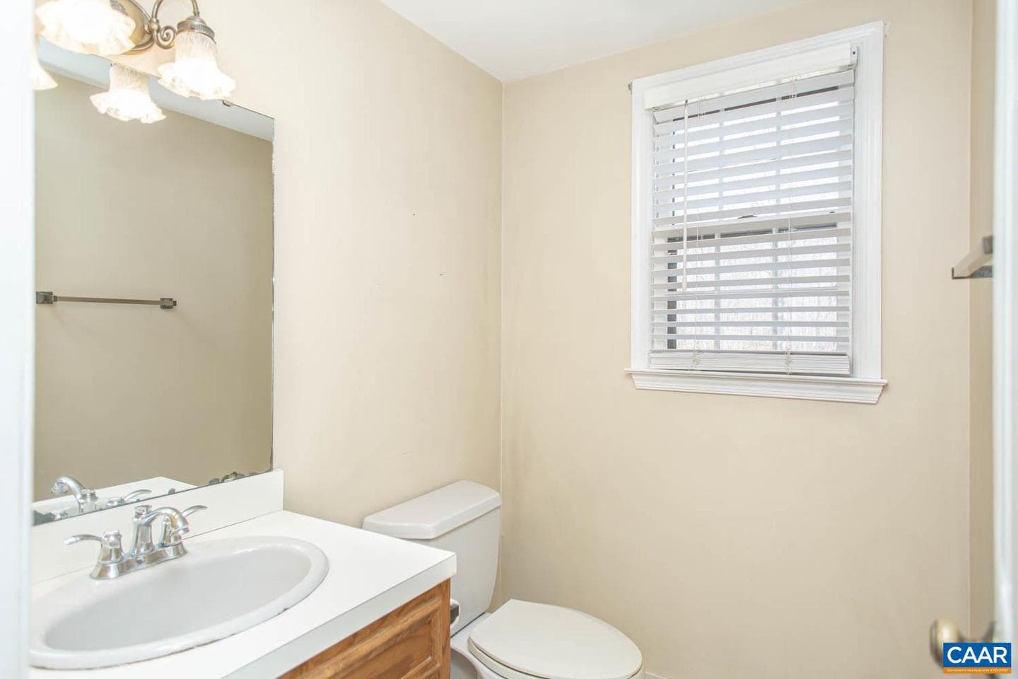 750 Lochridge Ln photo 18