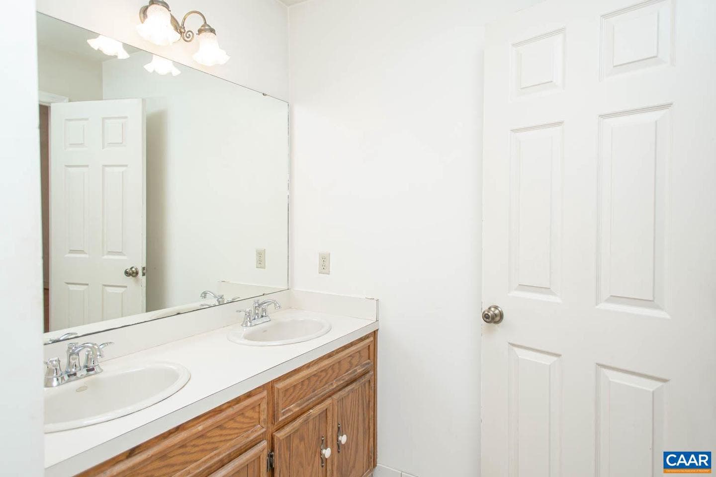750 Lochridge Ln photo 21