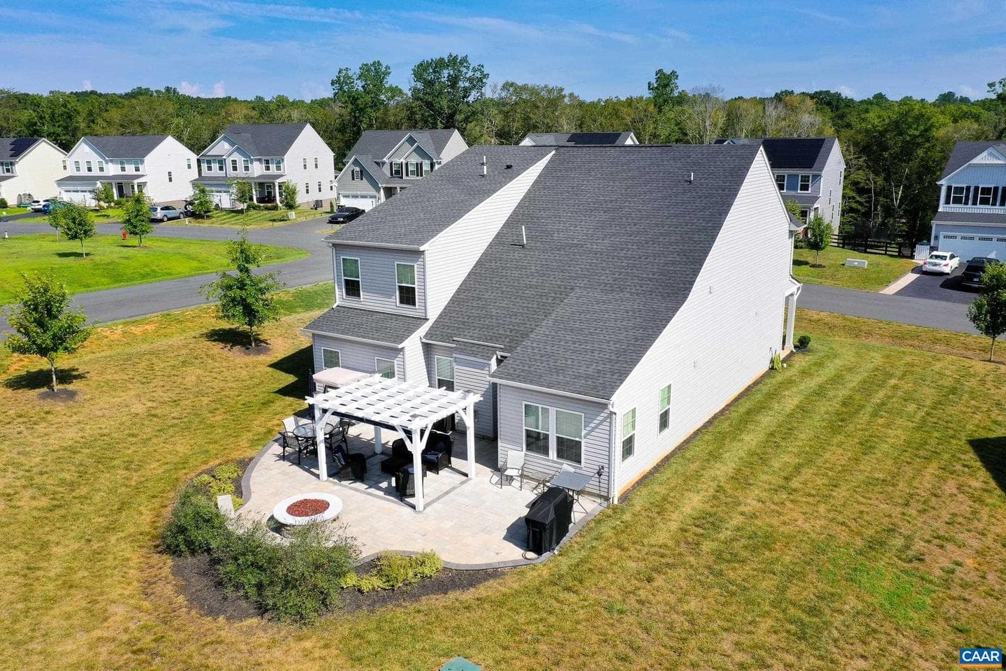 127 Island Hill Rd photo 2
