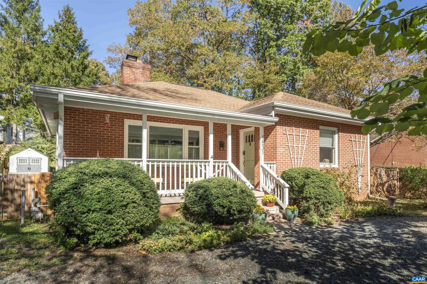 1531 Rugby Ave photo 2