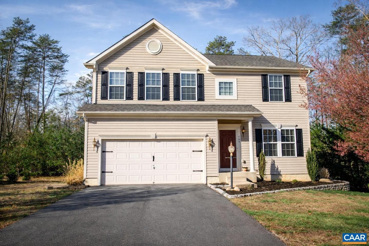 566 Justin Dr photo 2