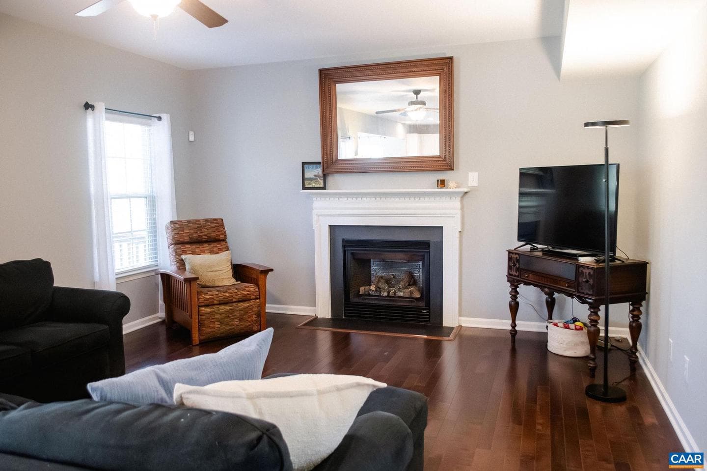 566 Justin Dr photo 7