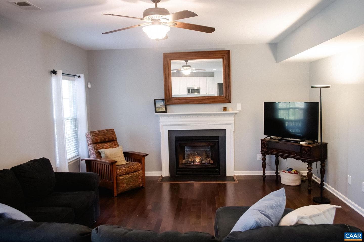 566 Justin Dr photo 8
