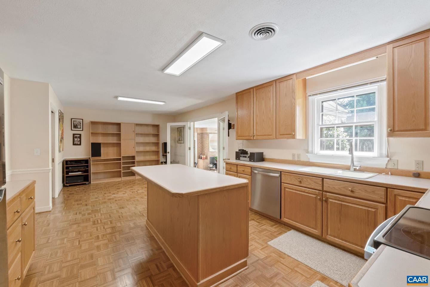 311 Gloucester Rd photo 13