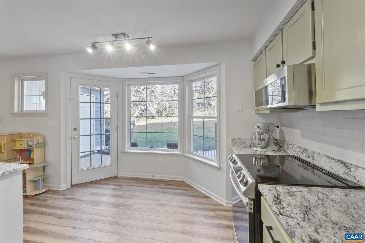 3278 Gateway Cir photo 17