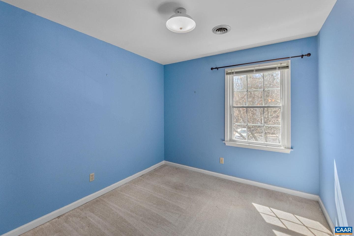 940 Huntwood Ln photo 23