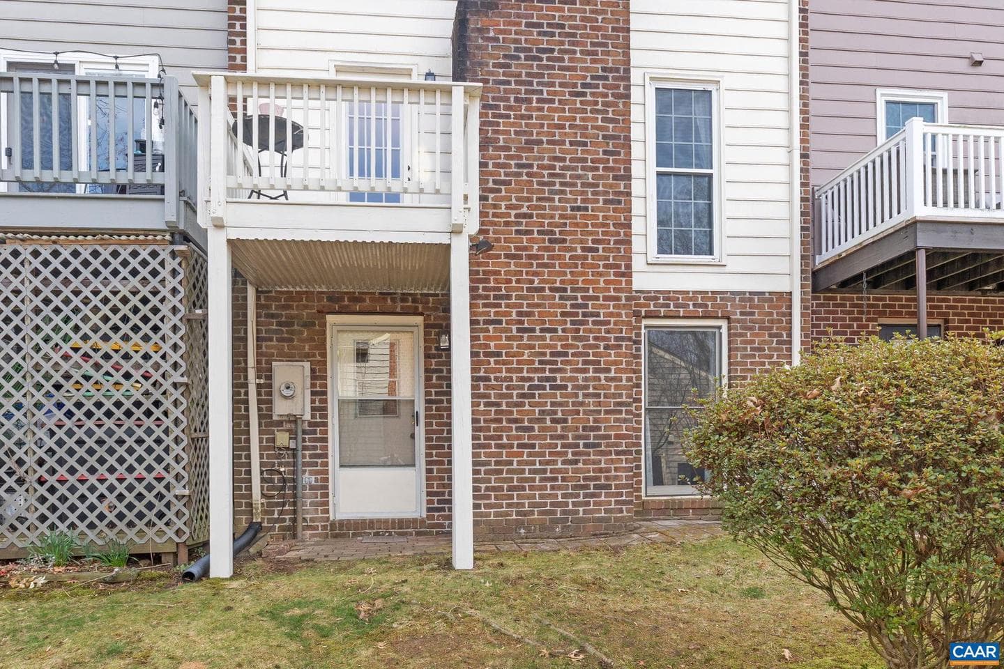 940 Huntwood Ln photo 37