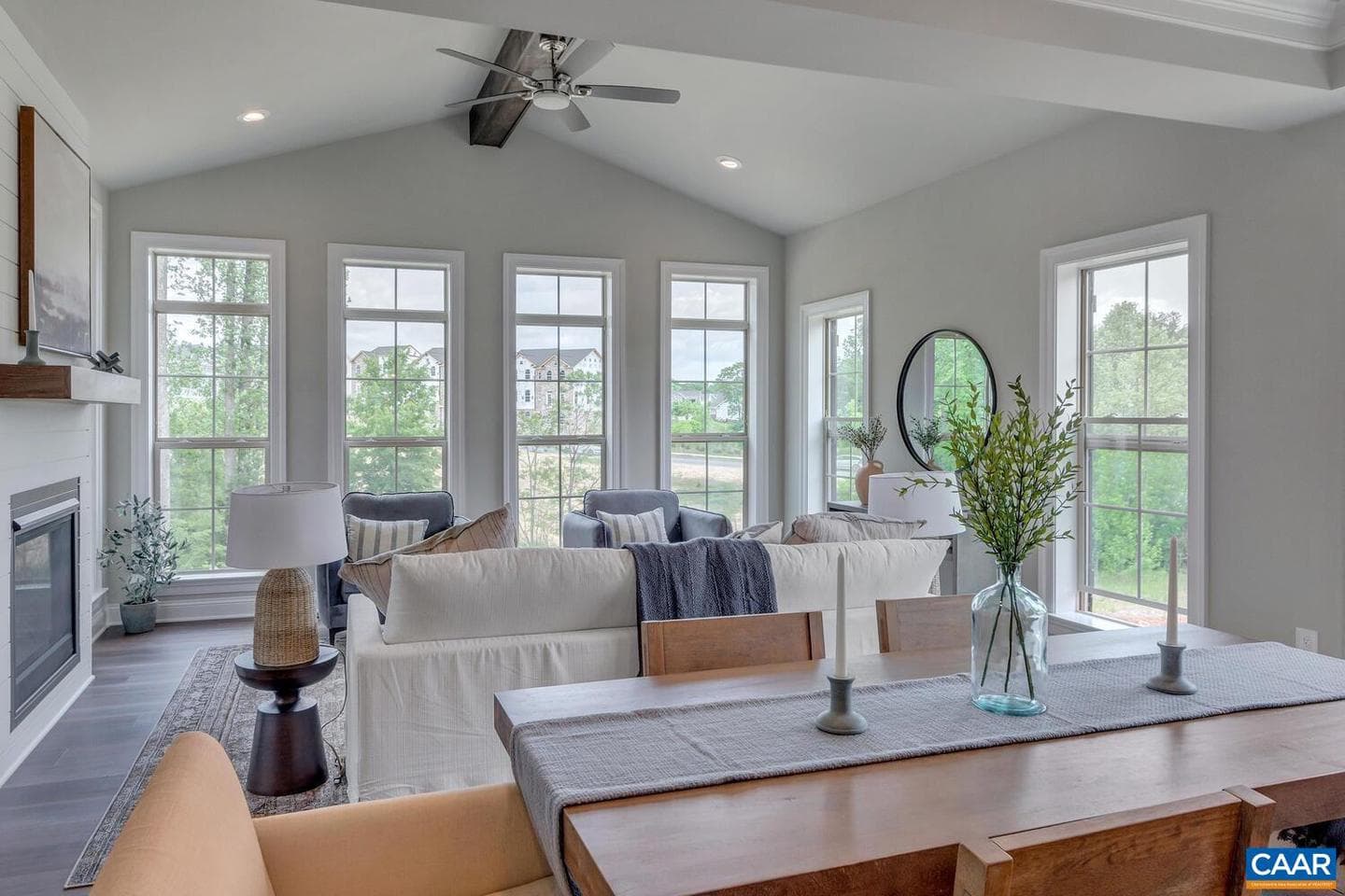 2014 Larkin Ln photo 3