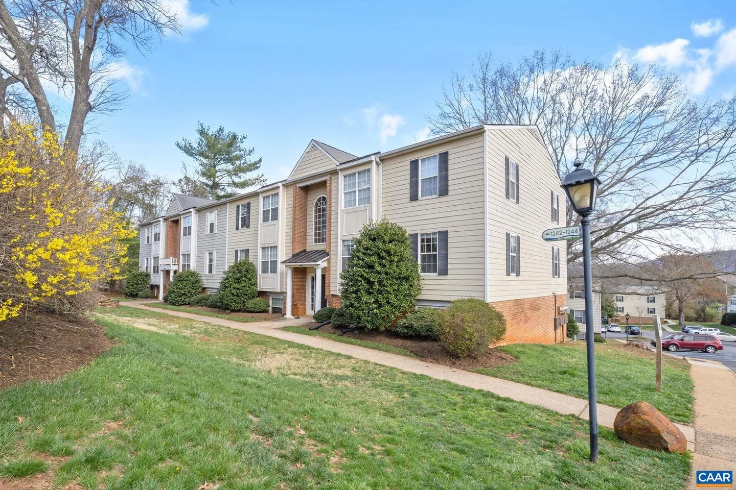 1242 Villa Ln #d