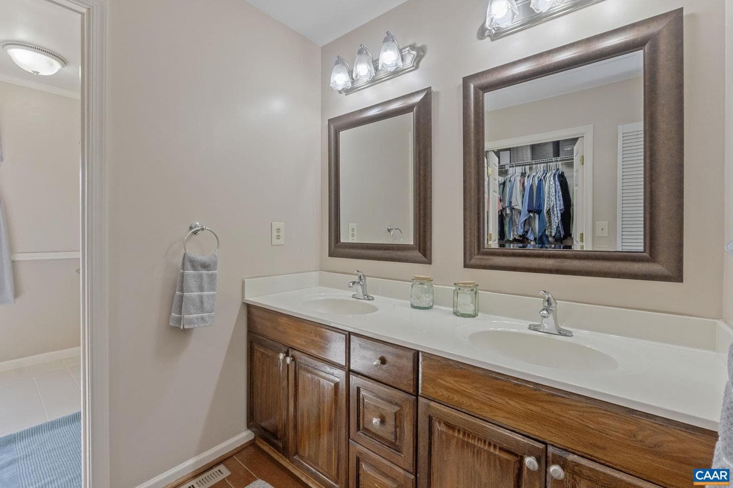70 Riverside Dr photo 18