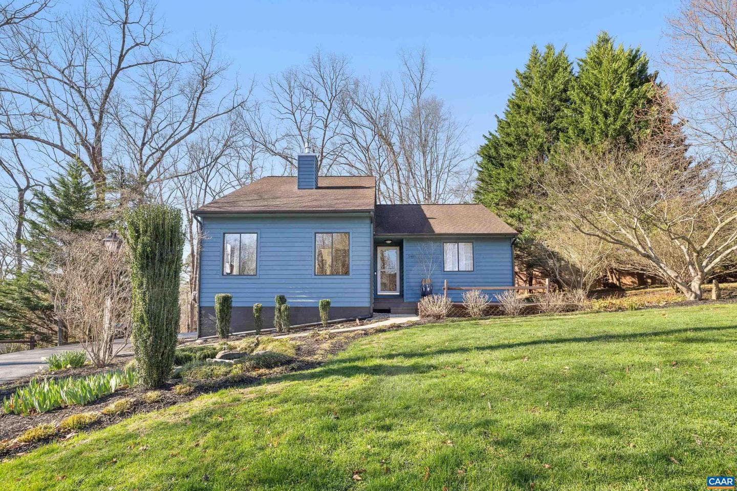 5485 Jamestown Ct photo 2