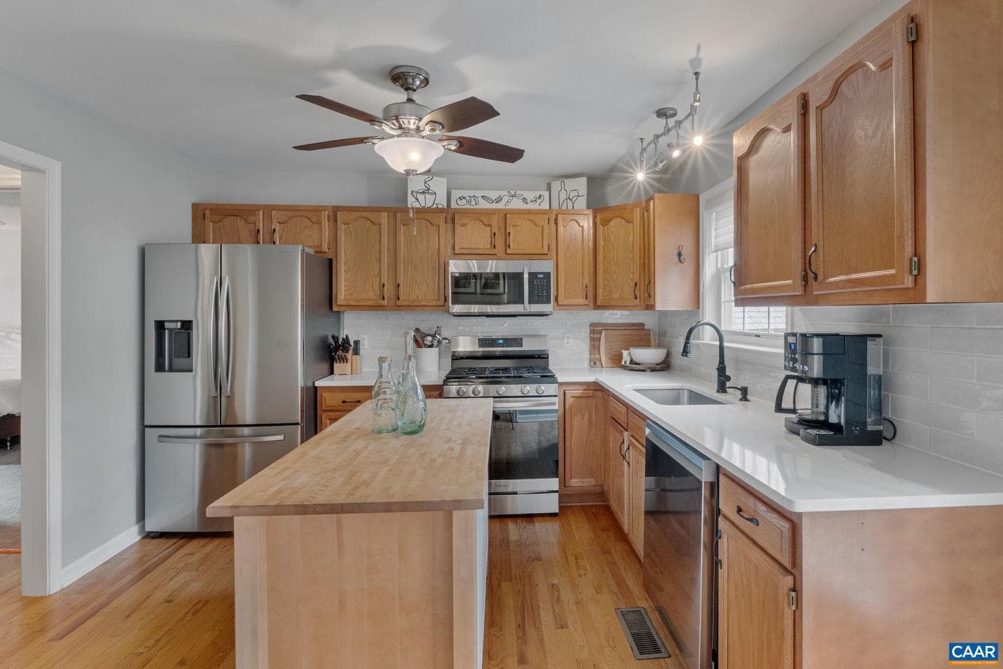 1767 Honeysuckle Ln photo 10