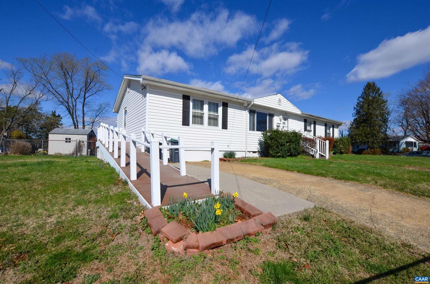 1646 Meridian St photo 4
