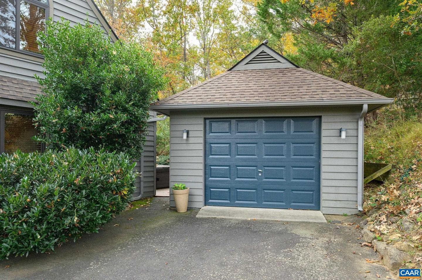 1688 Stoney Creek Dr photo 19